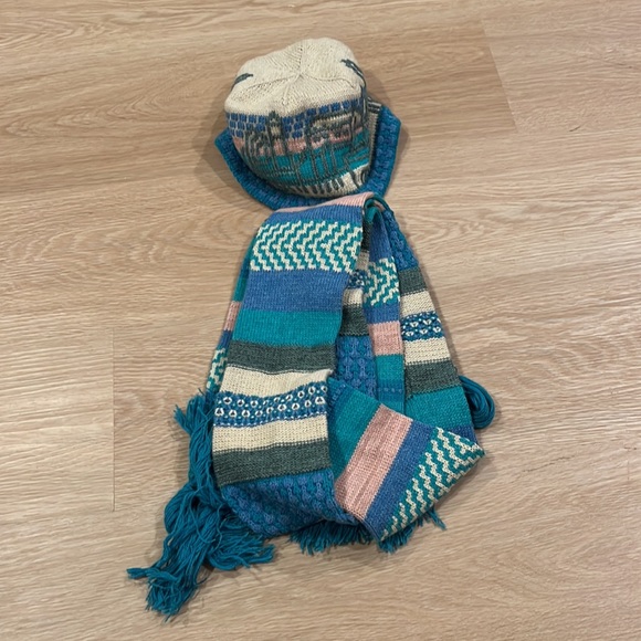 Marc by Marc Jacobs Scarf & Hat Set - Picture 2 of 4